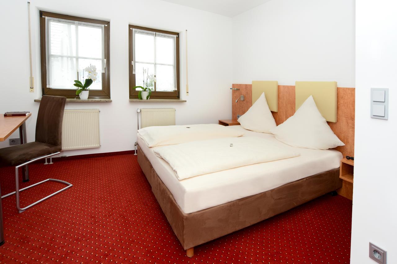 Hotel Jaegerhof Roth  Exterior photo